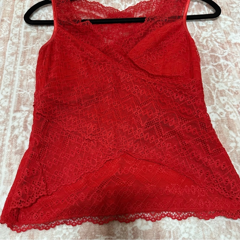 Red Lace V-Neck Open Back Top - Picture 5 of 10